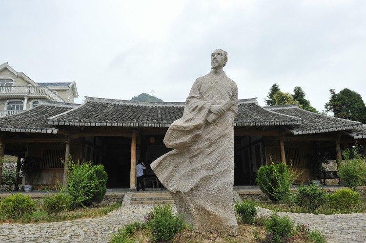 梅溪村作为南宋状元王十朋的家乡,村内有梅溪草堂,王十朋纪念馆等